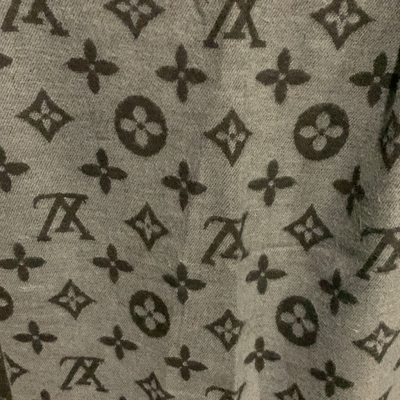 LV Double-sided stole - Picture 3 of 5
